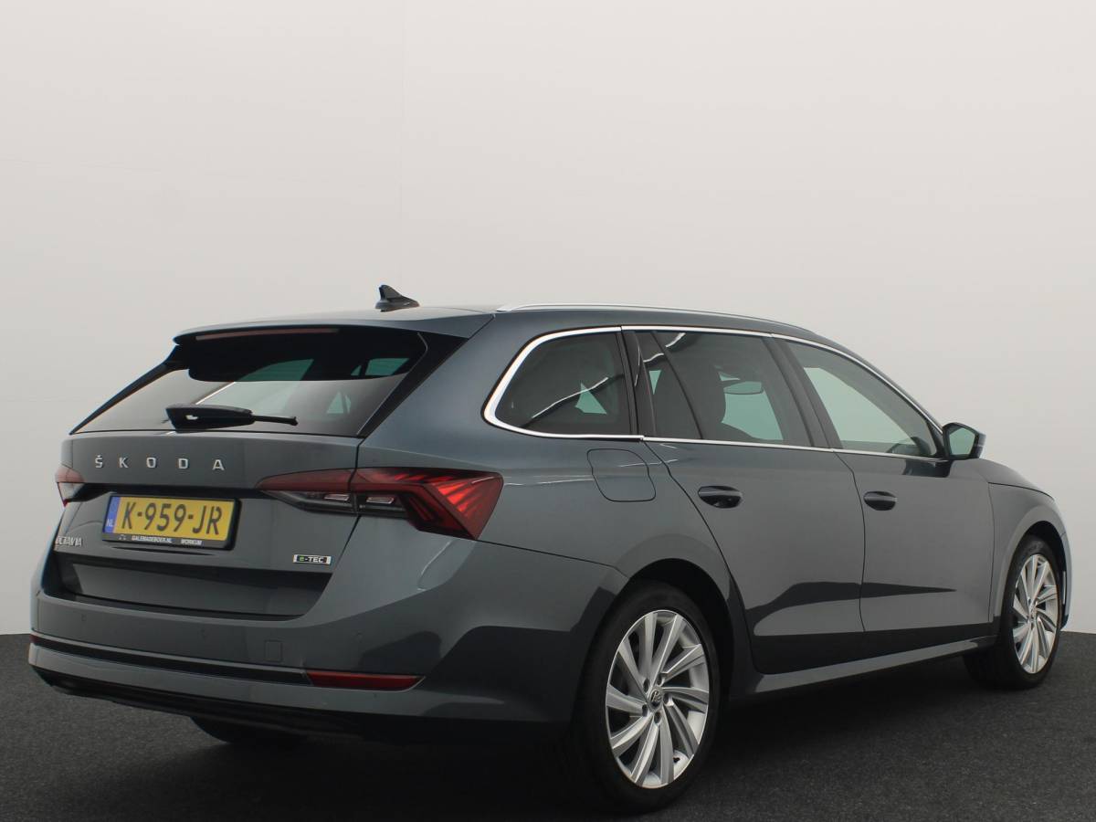 Škoda Octavia Skoda Octavia Combi 1.0 e-TSI Business Edition AUTOMAAT / TREKHAAK / FULL LED / CARPLAY / NAVI / CLIMA / PDC / NL-AUTO