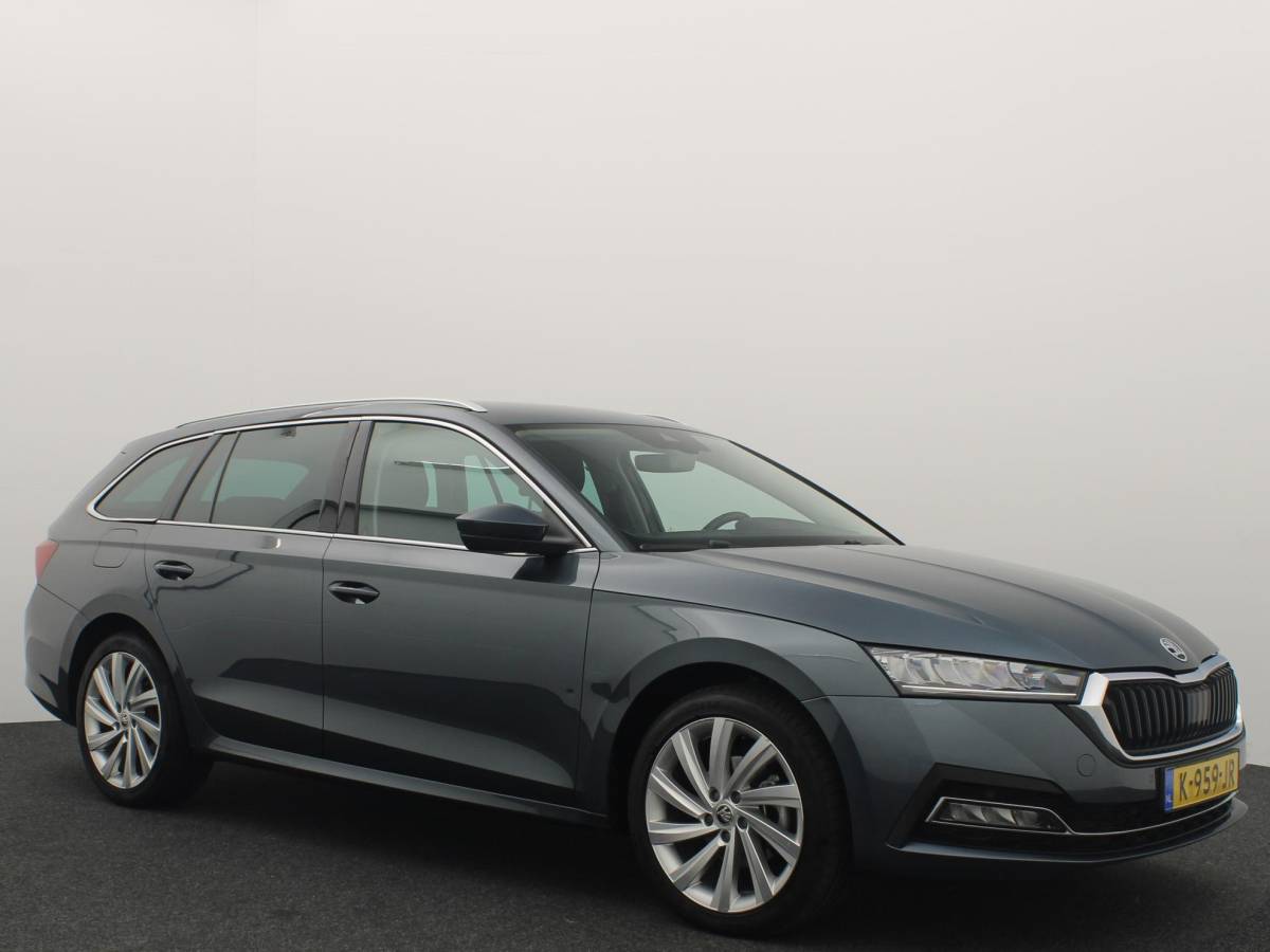 Škoda Octavia Skoda Octavia Combi 1.0 e-TSI Business Edition AUTOMAAT / TREKHAAK / FULL LED / CARPLAY / NAVI / CLIMA / PDC / NL-AUTO