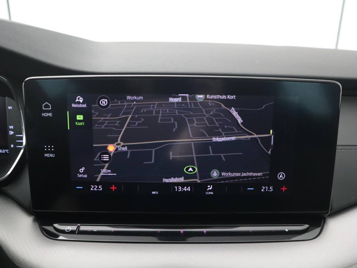 Škoda Octavia Skoda Octavia Combi 1.0 e-TSI Business Edition AUTOMAAT / TREKHAAK / FULL LED / CARPLAY / NAVI / CLIMA / PDC / NL-AUTO