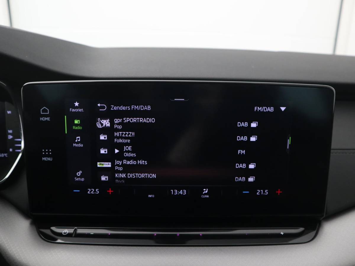 Škoda Octavia Skoda Octavia Combi 1.0 e-TSI Business Edition AUTOMAAT / TREKHAAK / FULL LED / CARPLAY / NAVI / CLIMA / PDC / NL-AUTO