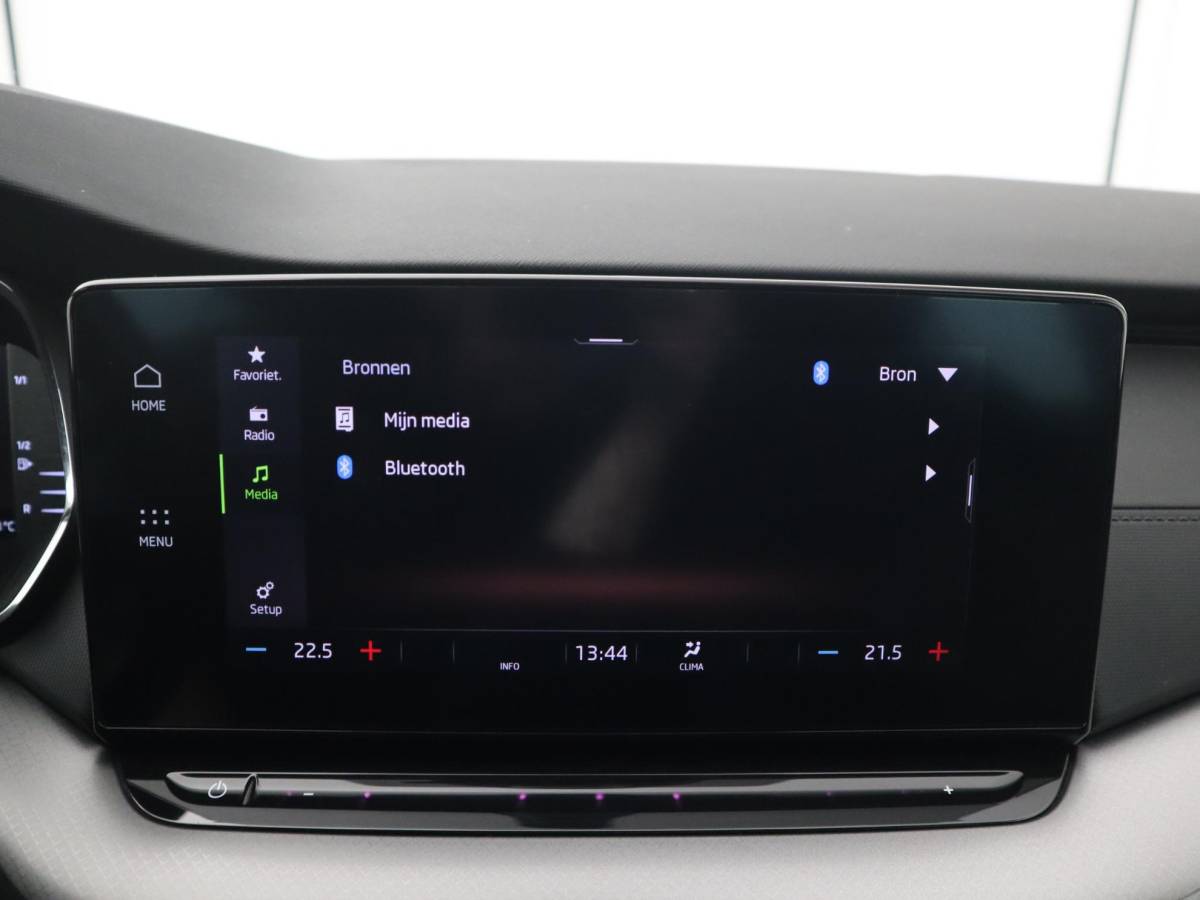 Škoda Octavia Skoda Octavia Combi 1.0 e-TSI Business Edition AUTOMAAT / TREKHAAK / FULL LED / CARPLAY / NAVI / CLIMA / PDC / NL-AUTO