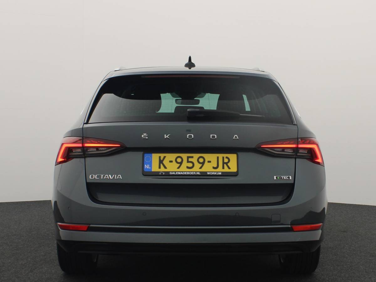 Škoda Octavia Skoda Octavia Combi 1.0 e-TSI Business Edition AUTOMAAT / TREKHAAK / FULL LED / CARPLAY / NAVI / CLIMA / PDC / NL-AUTO