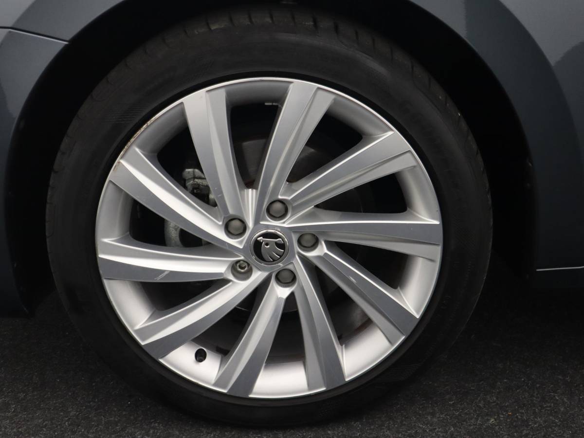 Škoda Octavia Skoda Octavia Combi 1.0 e-TSI Business Edition AUTOMAAT / TREKHAAK / FULL LED / CARPLAY / NAVI / CLIMA / PDC / NL-AUTO