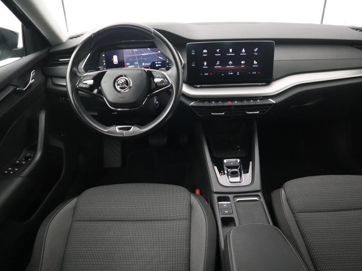 Škoda Octavia Skoda Octavia Combi 1.0 e-TSI Business Edition AUTOMAAT / TREKHAAK / FULL LED / CARPLAY / NAVI / CLIMA / PDC / NL-AUTO