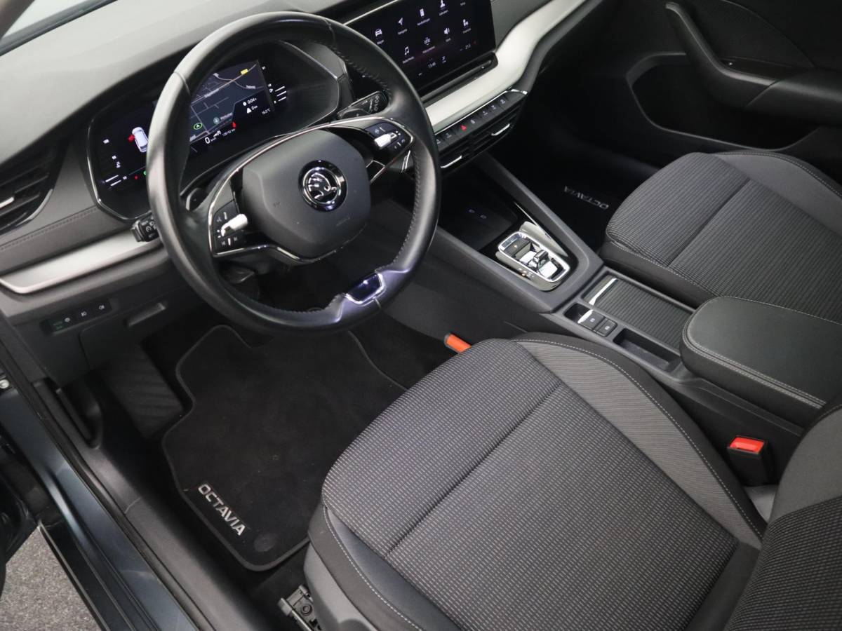 Škoda Octavia Skoda Octavia Combi 1.0 e-TSI Business Edition AUTOMAAT / TREKHAAK / FULL LED / CARPLAY / NAVI / CLIMA / PDC / NL-AUTO
