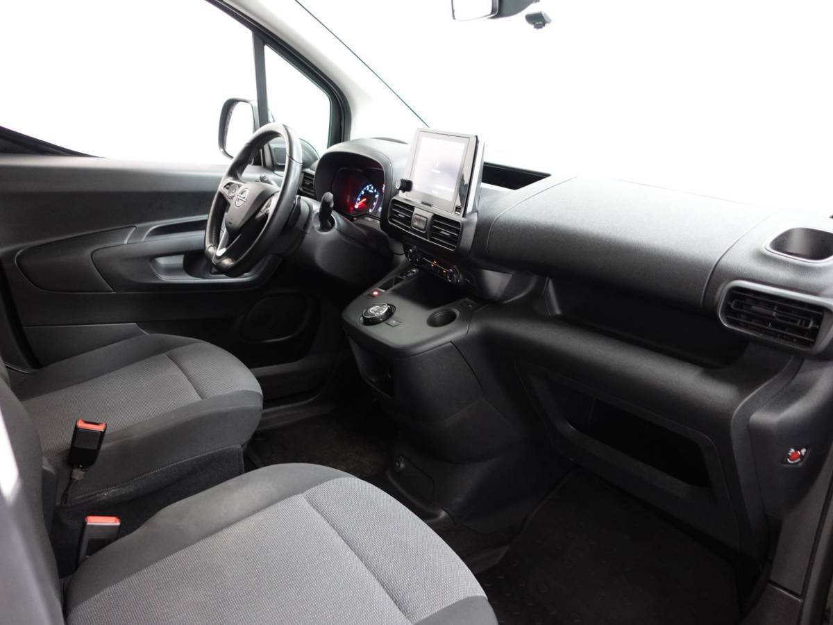 Opel Combo Opel Combo Opel Combo 1.5D 130 pk Aut-8 L2H1 Edition Airco Bluetooth Navi Camera PDC 2-zits