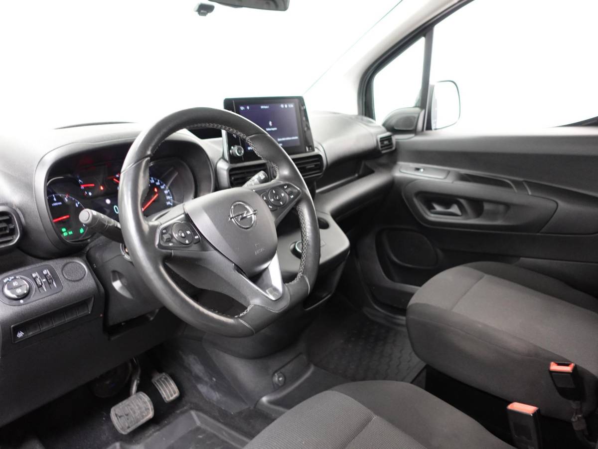 Opel Combo Opel Combo Opel Combo 1.5D 130 pk Aut-8 L2H1 Edition Airco Bluetooth Navi Camera PDC 2-zits