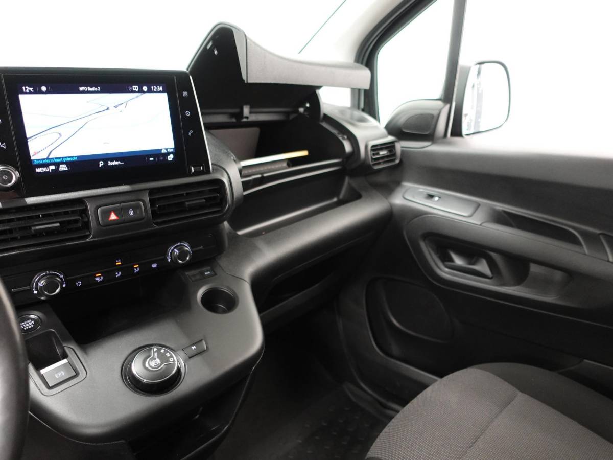 Opel Combo Opel Combo Opel Combo 1.5D 130 pk Aut-8 L2H1 Edition Trekhaak Navigatie Apple CarPlay Android Auto Camera Parkeerhulp Cruise Control Stuurverwarming Airco