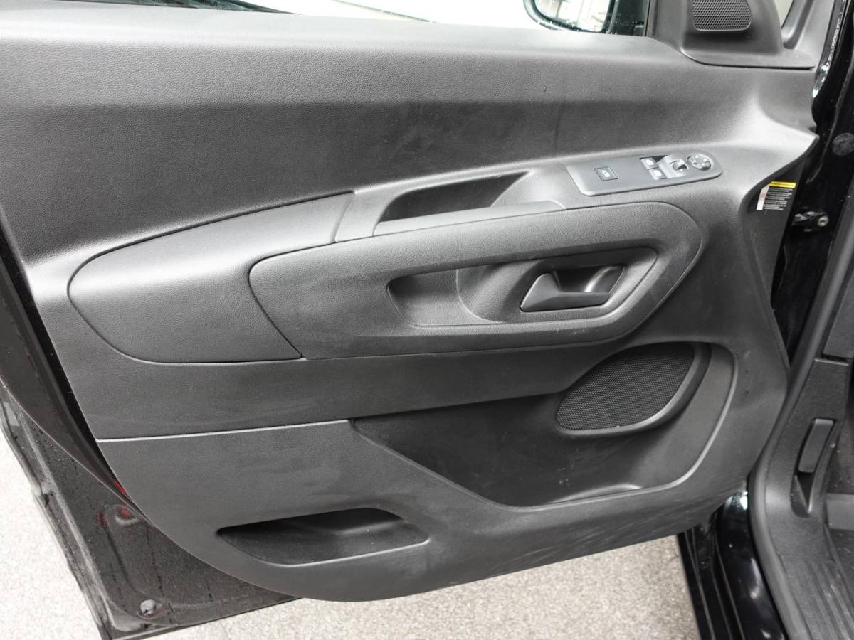 Opel Combo Opel Combo Opel Combo 1.5D 130 pk Aut-8 L2H1 Edition Airco Bluetooth Navi Camera PDC 2-zits