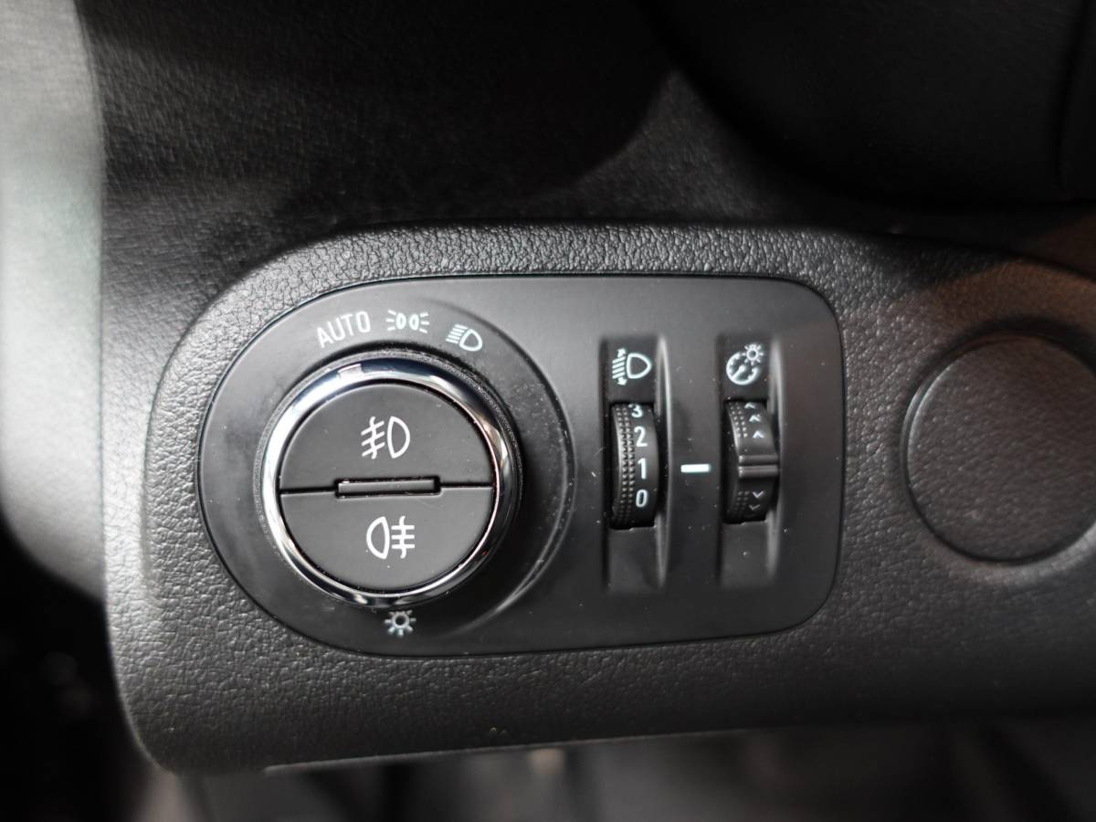 Opel Combo Opel Combo Opel Combo 1.5D 130 pk Aut-8 L2H1 Edition Airco Bluetooth Navi Camera PDC 2-zits