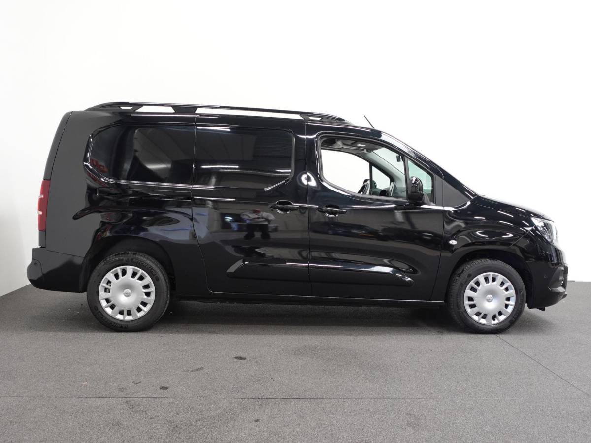 Opel Combo Opel Combo Opel Combo 1.5D 130 pk Aut-8 L2H1 Edition Airco Bluetooth Navi Camera PDC 2-zits