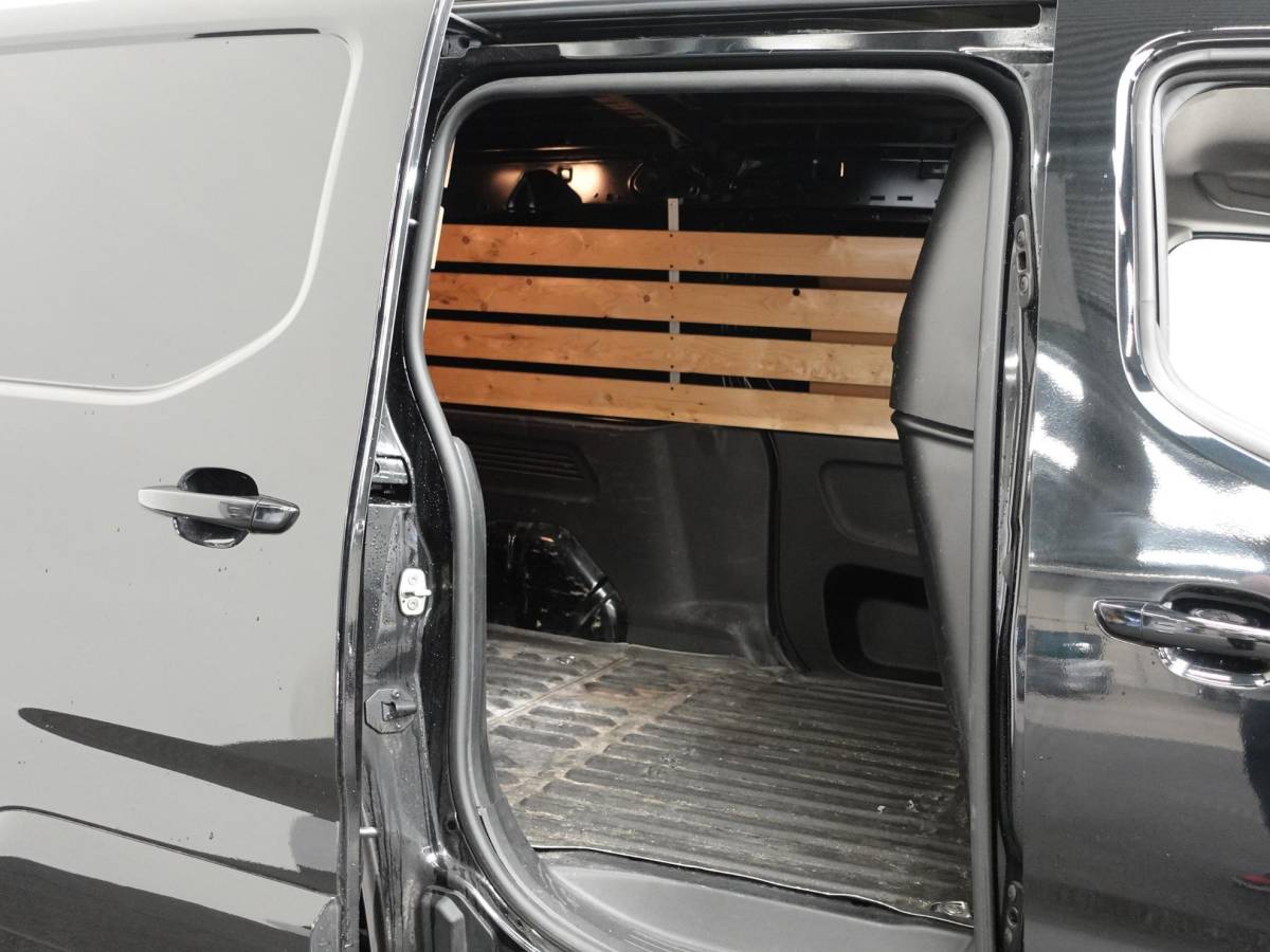 Opel Combo Opel Combo Opel Combo 1.5D 130 pk Aut-8 L2H1 Edition Trekhaak Navigatie Apple CarPlay Android Auto Camera Parkeerhulp Cruise Control Stuurverwarming Airco