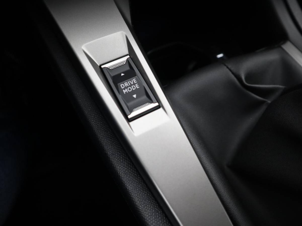 Peugeot 308 Peugeot 308 SW 1.2 PureTech Active Pack Business FULL LED / CAMERA / CARPLAY / NAVI / CLIMA / PDC / BLUETOOTH / CRUISE / NL-AUTO