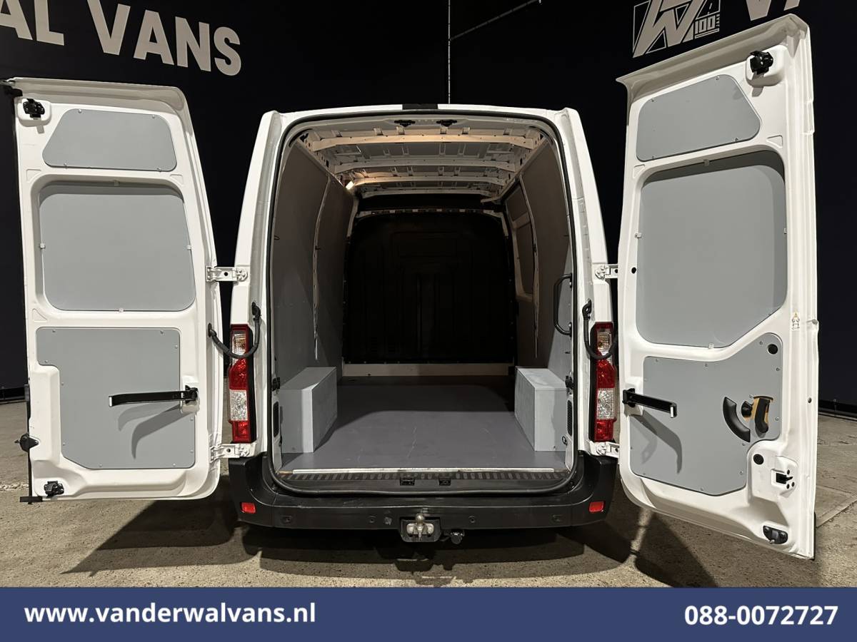Renault Master Renault Master 2.3 dCi 136pk L2H2 Euro6 Airco | Navigatie | Camera | Trekhaak | Cruisecontrol Parkeersensoren, Bijrijdersbank