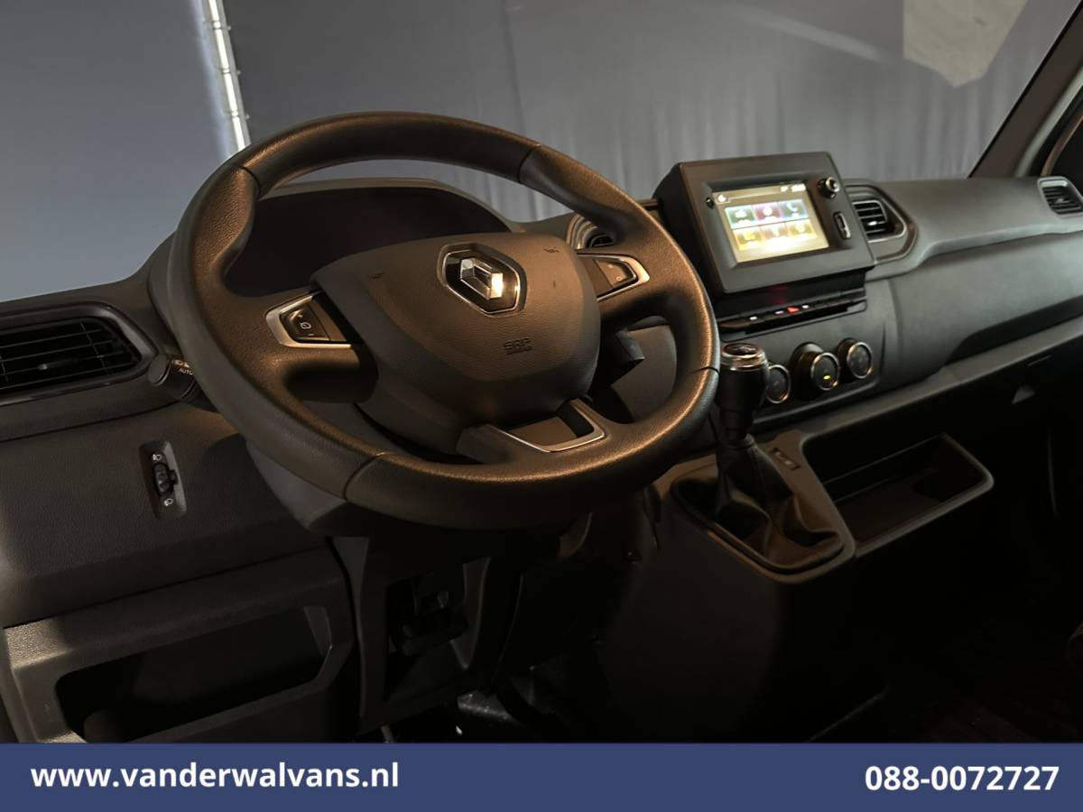 Renault Master Renault Master 2.3 dCi 136pk L2H2 Euro6 Airco | Navigatie | Camera | Trekhaak | Cruisecontrol Parkeersensoren, Bijrijdersbank