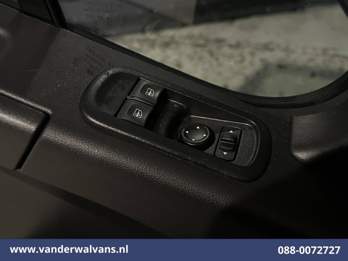 Renault Master Renault Master 2.3 dCi 136pk L2H2 Euro6 Airco | Navigatie | Camera | Trekhaak | Cruisecontrol Parkeersensoren, Bijrijdersbank