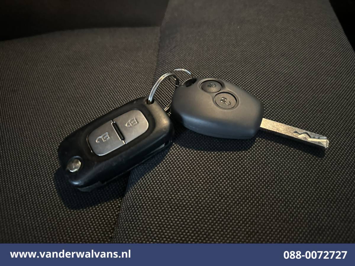 Renault Master Renault Master 2.3 dCi 136pk L2H2 Euro6 Airco | Navigatie | Camera | Trekhaak | Cruisecontrol Parkeersensoren, Bijrijdersbank