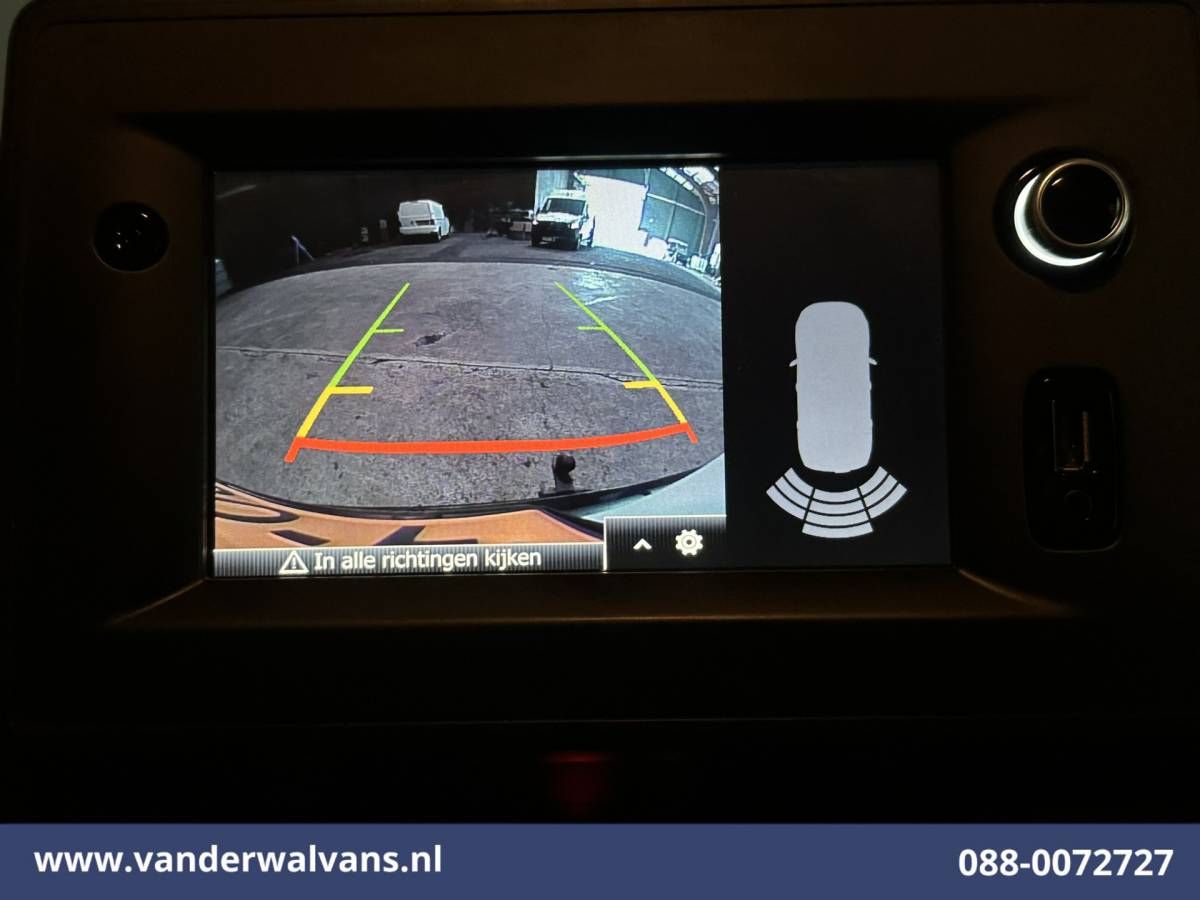 Renault Master Renault Master 2.3 dCi 136pk L2H2 Euro6 Airco | Navigatie | Camera | Trekhaak | Cruisecontrol Parkeersensoren, Bijrijdersbank