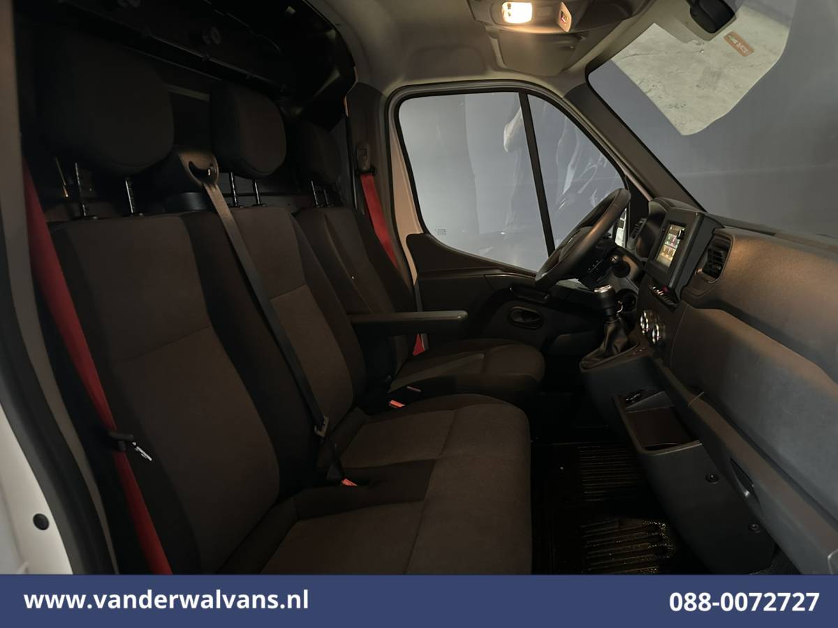 Renault Master Renault Master 2.3 dCi 136pk L2H2 Euro6 Airco | Navigatie | Camera | Trekhaak | Cruisecontrol Parkeersensoren, Bijrijdersbank