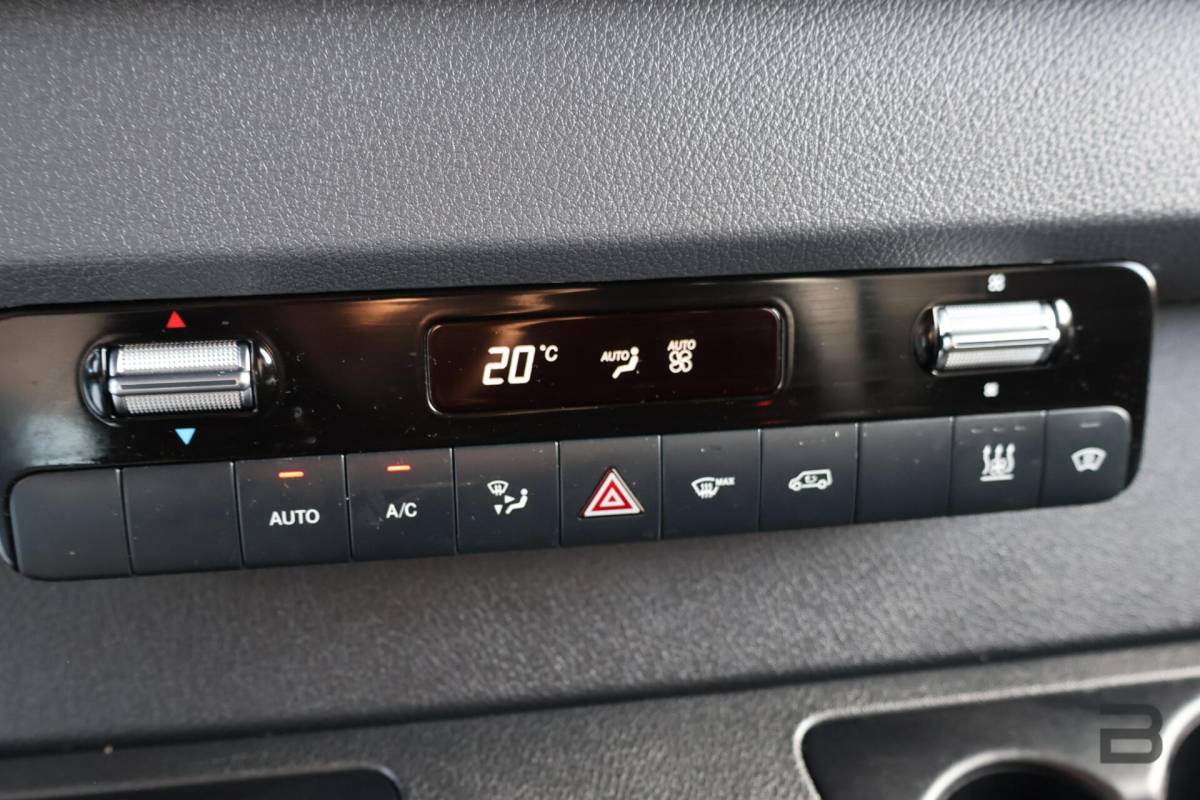 Mercedes-Benz Sprinter Mercedes Sprinter bestel 319 1.9 CDI L2H2 / LED / Geveerde Stoel / Groot Navi / Leer / Camera
