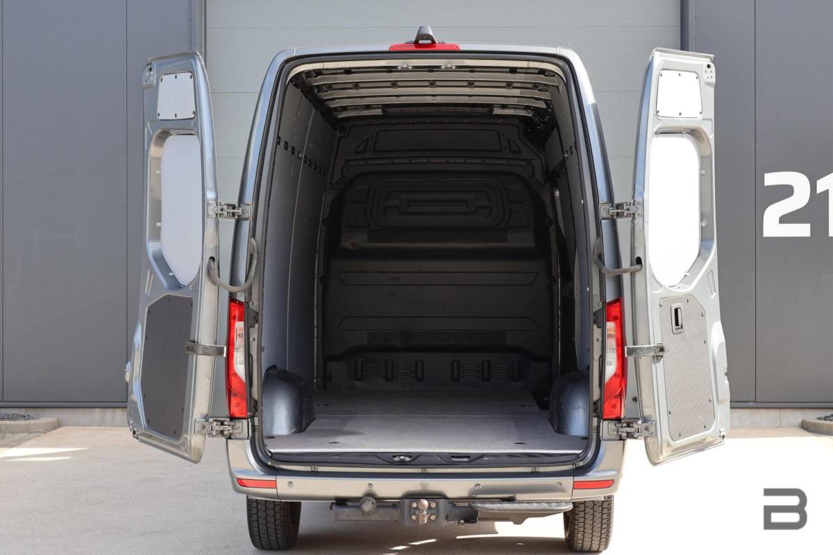 Mercedes-Benz Sprinter Mercedes Sprinter bestel 319 1.9 CDI L2H2 / LED / Geveerde Stoel / Groot Navi / Leer / Camera