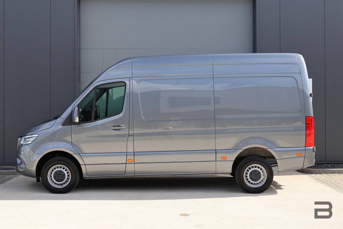 Mercedes-Benz Sprinter Mercedes Sprinter bestel 319 1.9 CDI L2H2 / LED / Geveerde Stoel / Groot Navi / Leer / Camera