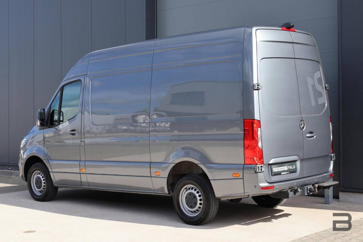 Mercedes-Benz Sprinter Mercedes Sprinter bestel 319 1.9 CDI L2H2 / LED / Geveerde Stoel / Groot Navi / Leer / Camera