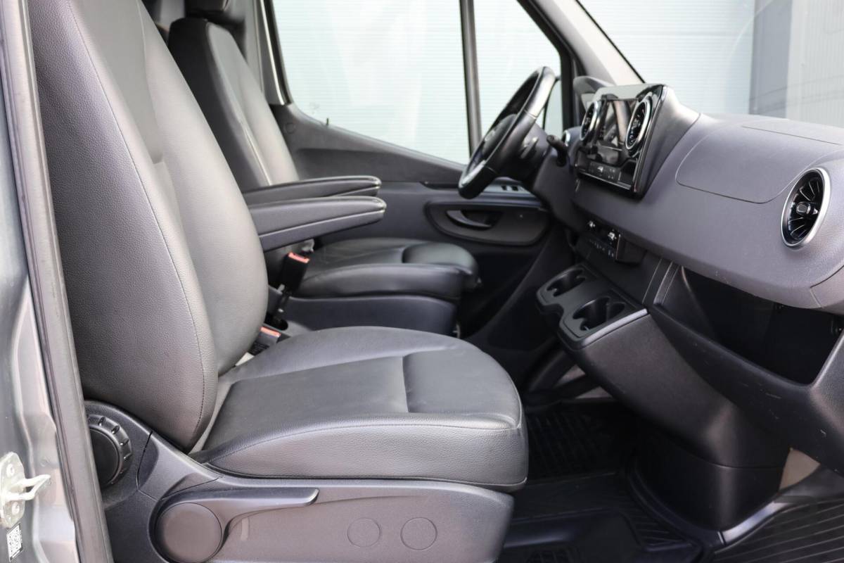Mercedes-Benz Sprinter Mercedes Sprinter bestel 319 1.9 CDI L2H2 / LED / Geveerde Stoel / Groot Navi / Leer / Camera