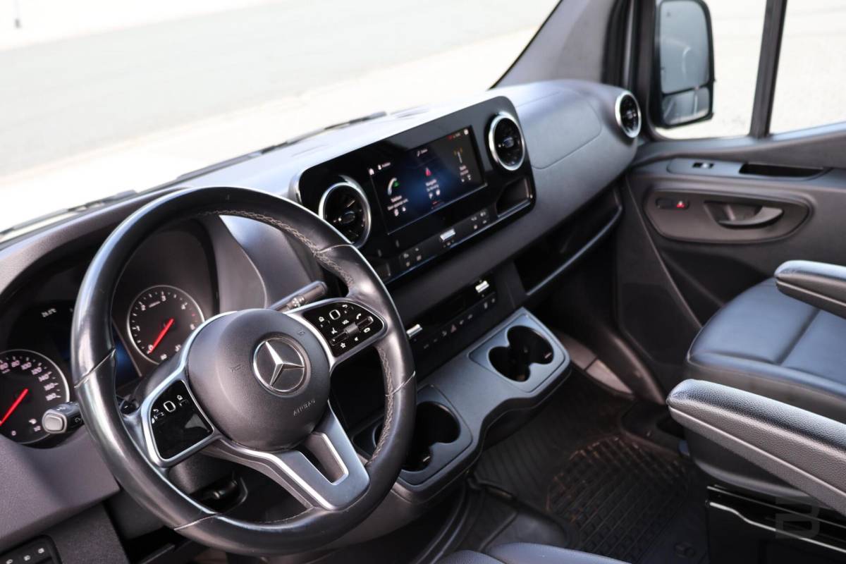 Mercedes-Benz Sprinter Mercedes Sprinter bestel 319 1.9 CDI L2H2 / LED / Geveerde Stoel / Groot Navi / Leer / Camera