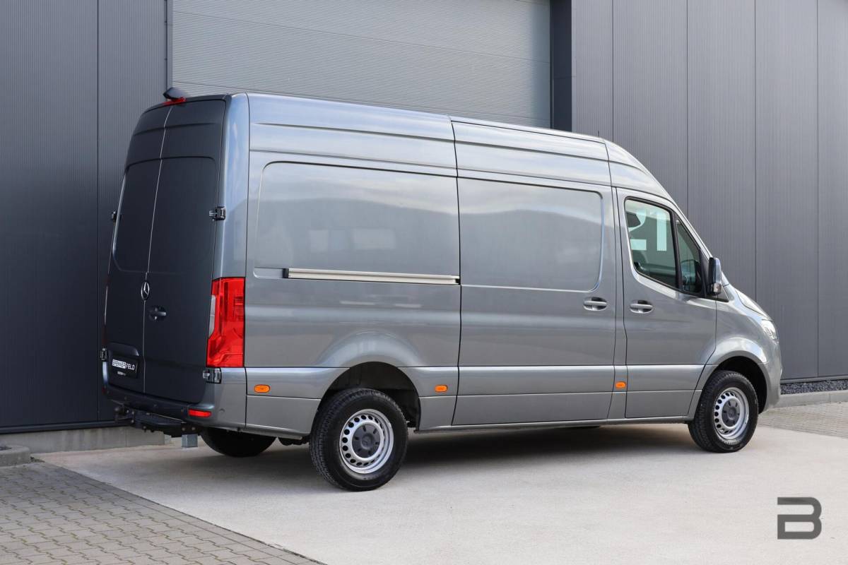 Mercedes-Benz Sprinter Mercedes Sprinter bestel 319 1.9 CDI L2H2 / LED / Geveerde Stoel / Groot Navi / Leer / Camera
