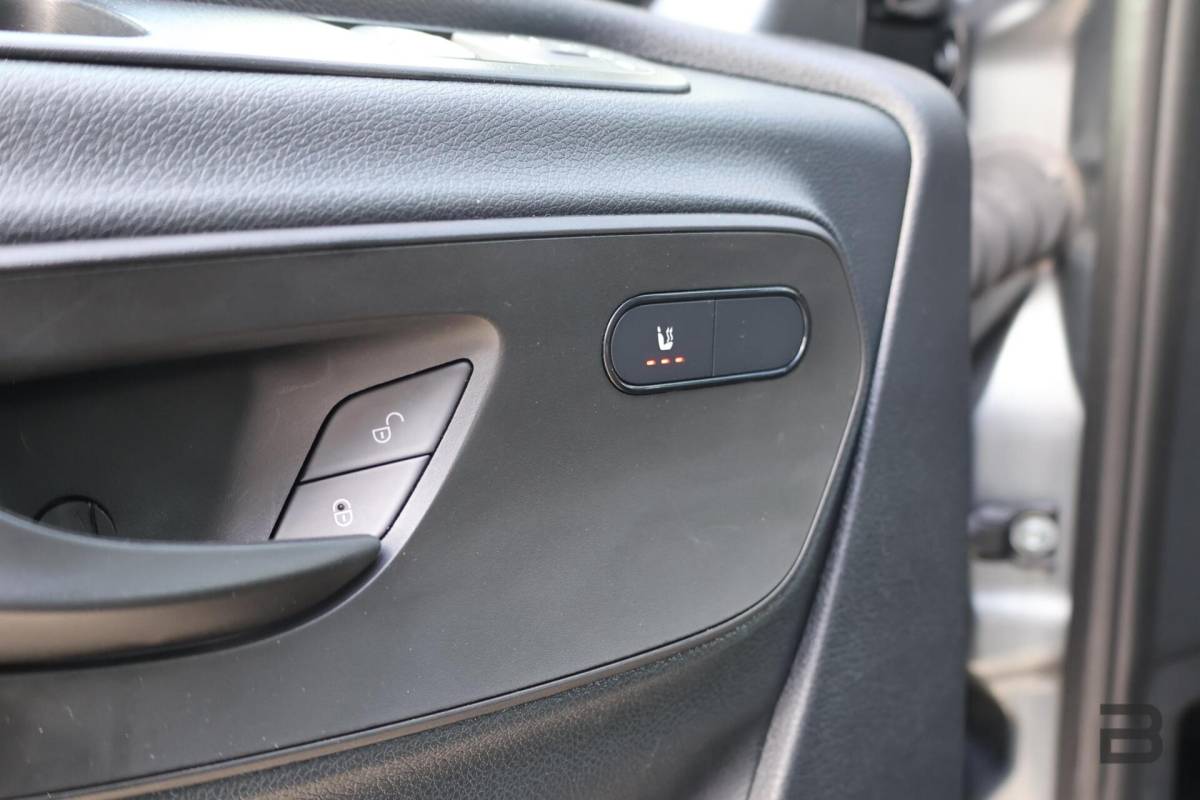 Mercedes-Benz Sprinter Mercedes Sprinter bestel 319 1.9 CDI L2H2 / LED / Geveerde Stoel / Groot Navi / Leer / Camera