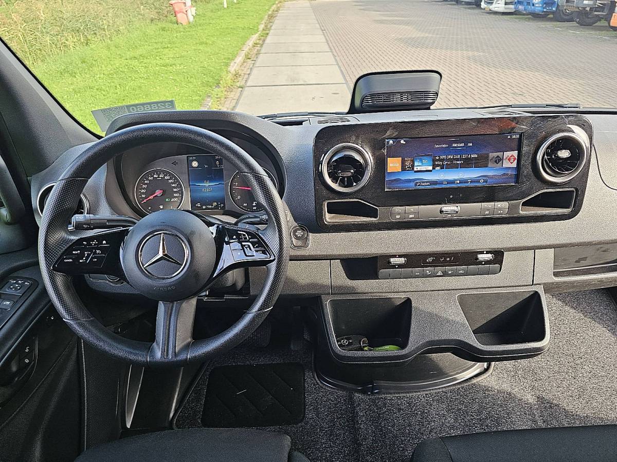Mercedes-Benz Sprinter MERCEDES-BENZ SPRINTER 317 L2H2 Mbux10 LED Automaat Camera Navi PDC BPM Vrij Nieuw Model Cruise Control Airco Euro6 170 PK!