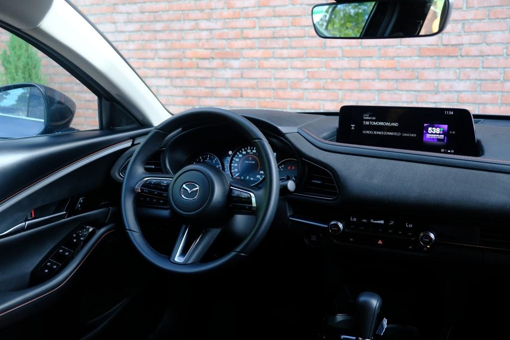 Mazda CX-30 Mazda CX-30 2.5 e-SkyActiv-G M Hybrid 140pk Aut. Nagisa – Head-up display – Bose – Adaptieve cruise – Achteruitrijcamera – Dodehoekdetectie – Stoelverwarming – Elektrische achterklep – Keyless