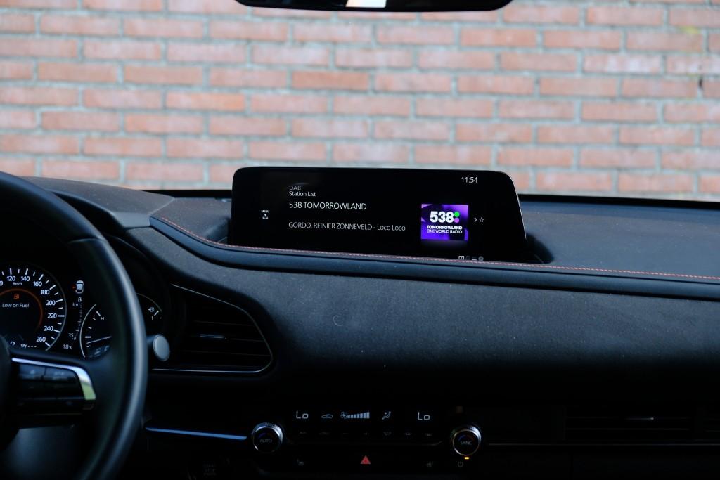 Mazda CX-30 Mazda CX-30 2.5 e-SkyActiv-G M Hybrid 140pk Aut. Nagisa – Head-up display – Bose – Adaptieve cruise – Achteruitrijcamera – Dodehoekdetectie – Stoelverwarming – Elektrische achterklep – Keyless