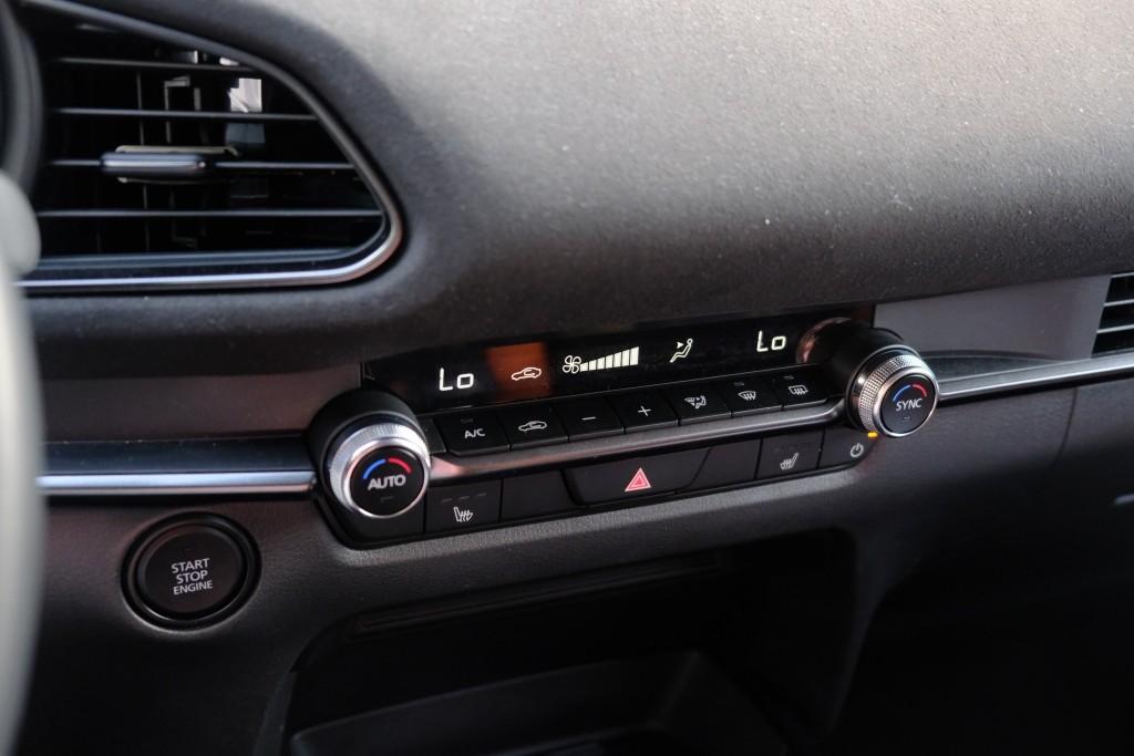 Mazda CX-30 Mazda CX-30 2.5 e-SkyActiv-G M Hybrid 140pk Aut. Nagisa – Head-up display – Bose – Adaptieve cruise – Achteruitrijcamera – Dodehoekdetectie – Stoelverwarming – Elektrische achterklep – Keyless