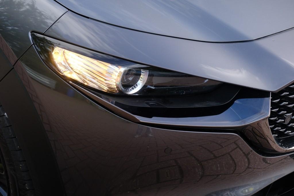 Mazda CX-30 Mazda CX-30 2.5 e-SkyActiv-G M Hybrid 140pk Aut. Nagisa – Head-up display – Bose – Adaptieve cruise – Achteruitrijcamera – Dodehoekdetectie – Stoelverwarming – Elektrische achterklep – Keyless