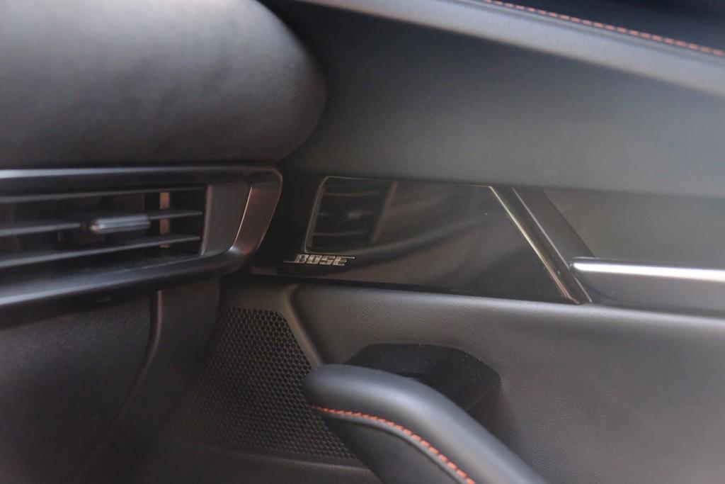 Mazda CX-30 Mazda CX-30 2.5 e-SkyActiv-G M Hybrid 140pk Aut. Nagisa – Head-up display – Bose – Adaptieve cruise – Achteruitrijcamera – Dodehoekdetectie – Stoelverwarming – Elektrische achterklep – Keyless