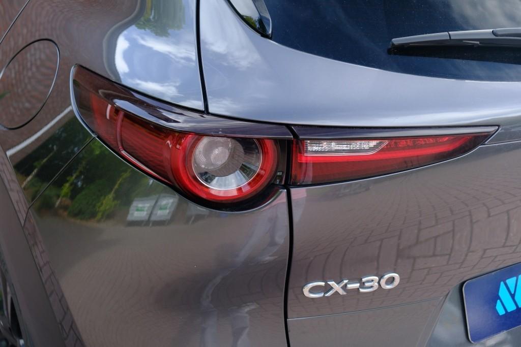 Mazda CX-30 Mazda CX-30 2.5 e-SkyActiv-G M Hybrid 140pk Aut. Nagisa – Head-up display – Bose – Adaptieve cruise – Achteruitrijcamera – Dodehoekdetectie – Stoelverwarming – Elektrische achterklep – Keyless