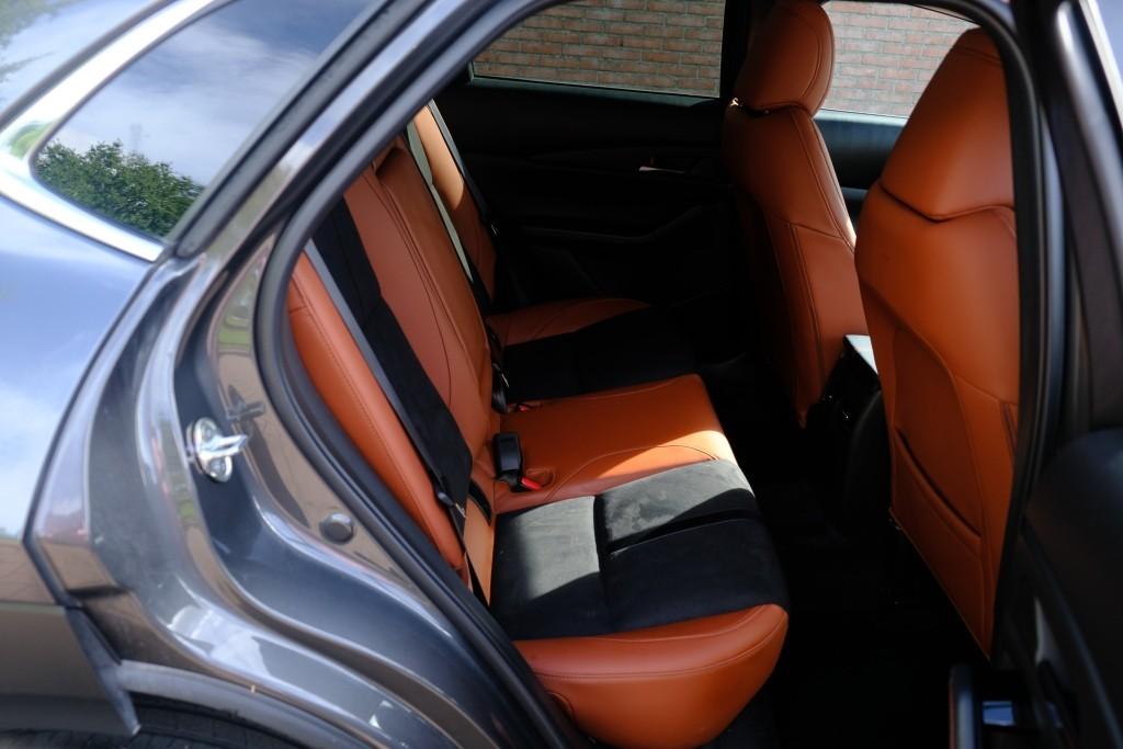 Mazda CX-30 Mazda CX-30 2.5 e-SkyActiv-G M Hybrid 140pk Aut. Nagisa – Head-up display – Bose – Adaptieve cruise – Achteruitrijcamera – Dodehoekdetectie – Stoelverwarming – Elektrische achterklep – Keyless
