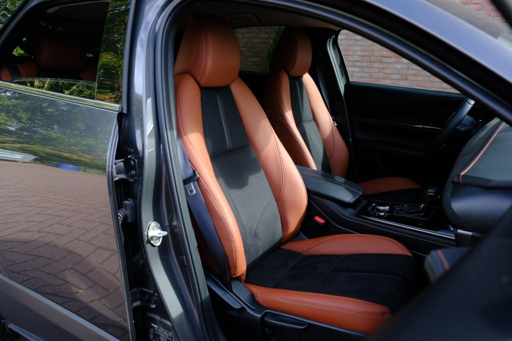 Mazda CX-30 Mazda CX-30 2.5 e-SkyActiv-G M Hybrid 140pk Aut. Nagisa – Head-up display – Bose – Adaptieve cruise – Achteruitrijcamera – Dodehoekdetectie – Stoelverwarming – Elektrische achterklep – Keyless