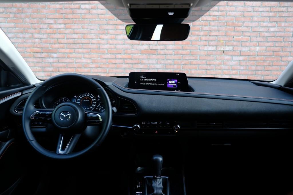 Mazda CX-30 Mazda CX-30 2.5 e-SkyActiv-G M Hybrid 140pk Aut. Nagisa – Head-up display – Bose – Adaptieve cruise – Achteruitrijcamera – Dodehoekdetectie – Stoelverwarming – Elektrische achterklep – Keyless
