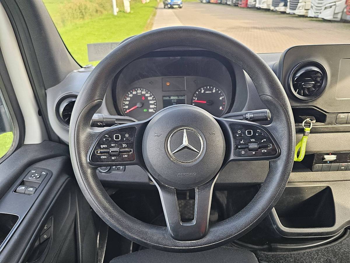 Mercedes-Benz Sprinter MERCEDES-BENZ SPRINTER 317 L2H2 Dubbele Cabine Airco Mbux Automaat 3.5T-Trekhaak 170Pk Euro6 Camera!
