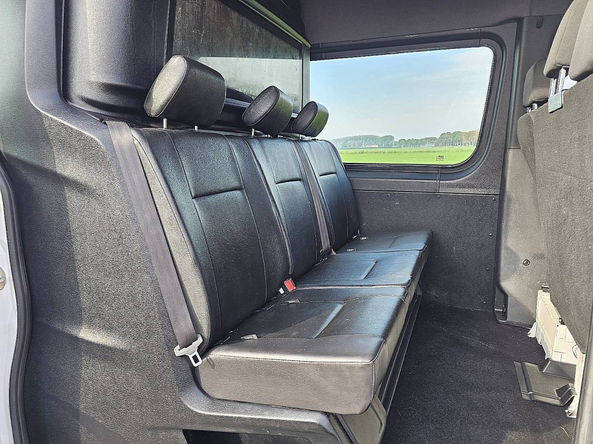 Mercedes-Benz Sprinter MERCEDES-BENZ SPRINTER 317 L2H2 Dubbele Cabine Airco Mbux Automaat 3.5T-Trekhaak 170Pk Euro6 Camera!