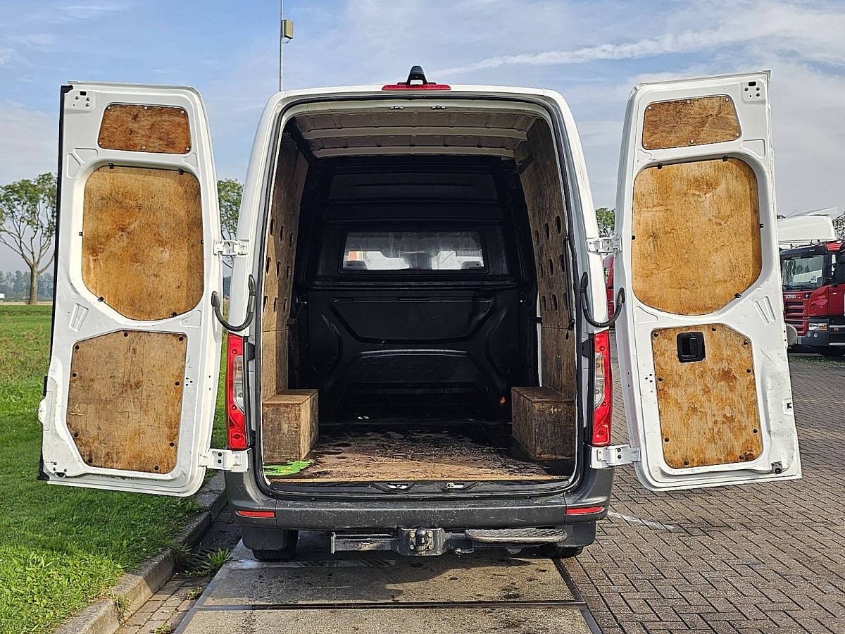 Mercedes-Benz Sprinter MERCEDES-BENZ SPRINTER 317 L2H2 Dubbele Cabine Airco Mbux Automaat 3.5T-Trekhaak 170Pk Euro6 Camera!
