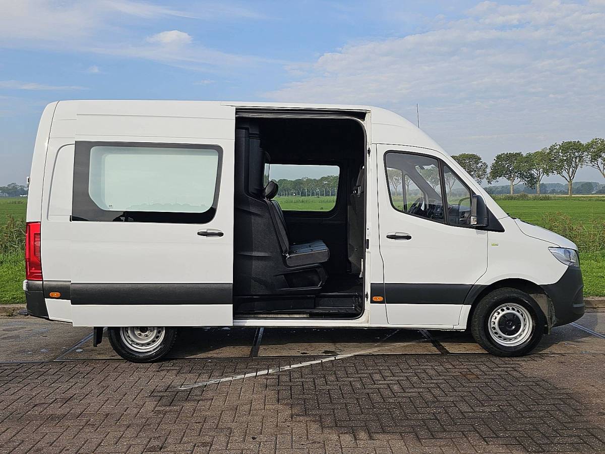 Mercedes-Benz Sprinter MERCEDES-BENZ SPRINTER 317 L2H2 Dubbele Cabine Airco Mbux Automaat 3.5T-Trekhaak 170Pk Euro6 Camera!