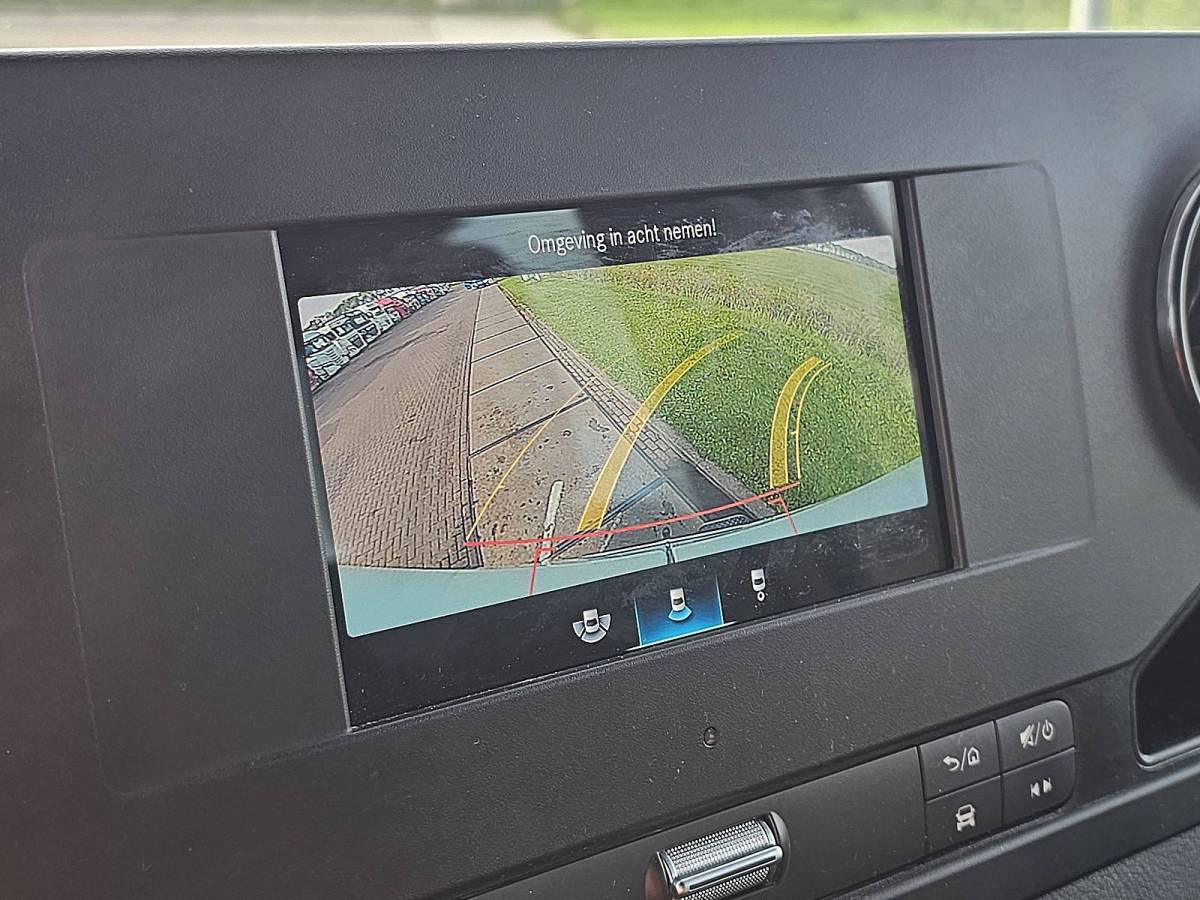 Mercedes-Benz Sprinter MERCEDES-BENZ SPRINTER 317 L2H2 Dubbele Cabine Airco Mbux Automaat 3.5T-Trekhaak 170Pk Euro6 Camera!