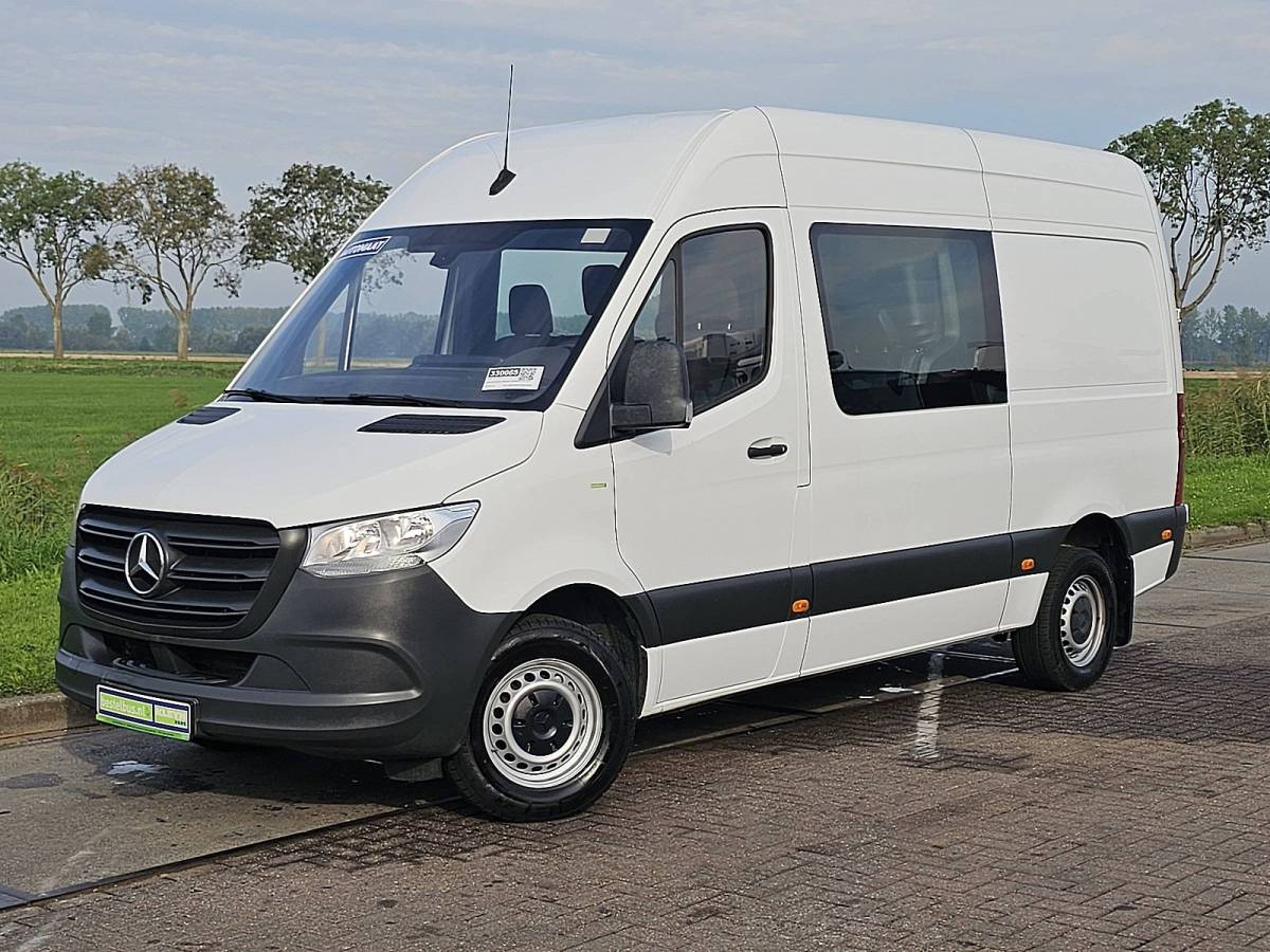 Mercedes-Benz Sprinter MERCEDES-BENZ SPRINTER 317 L2H2 Dubbele Cabine Airco Mbux Automaat 3.5T-Trekhaak 170Pk Euro6 Camera!