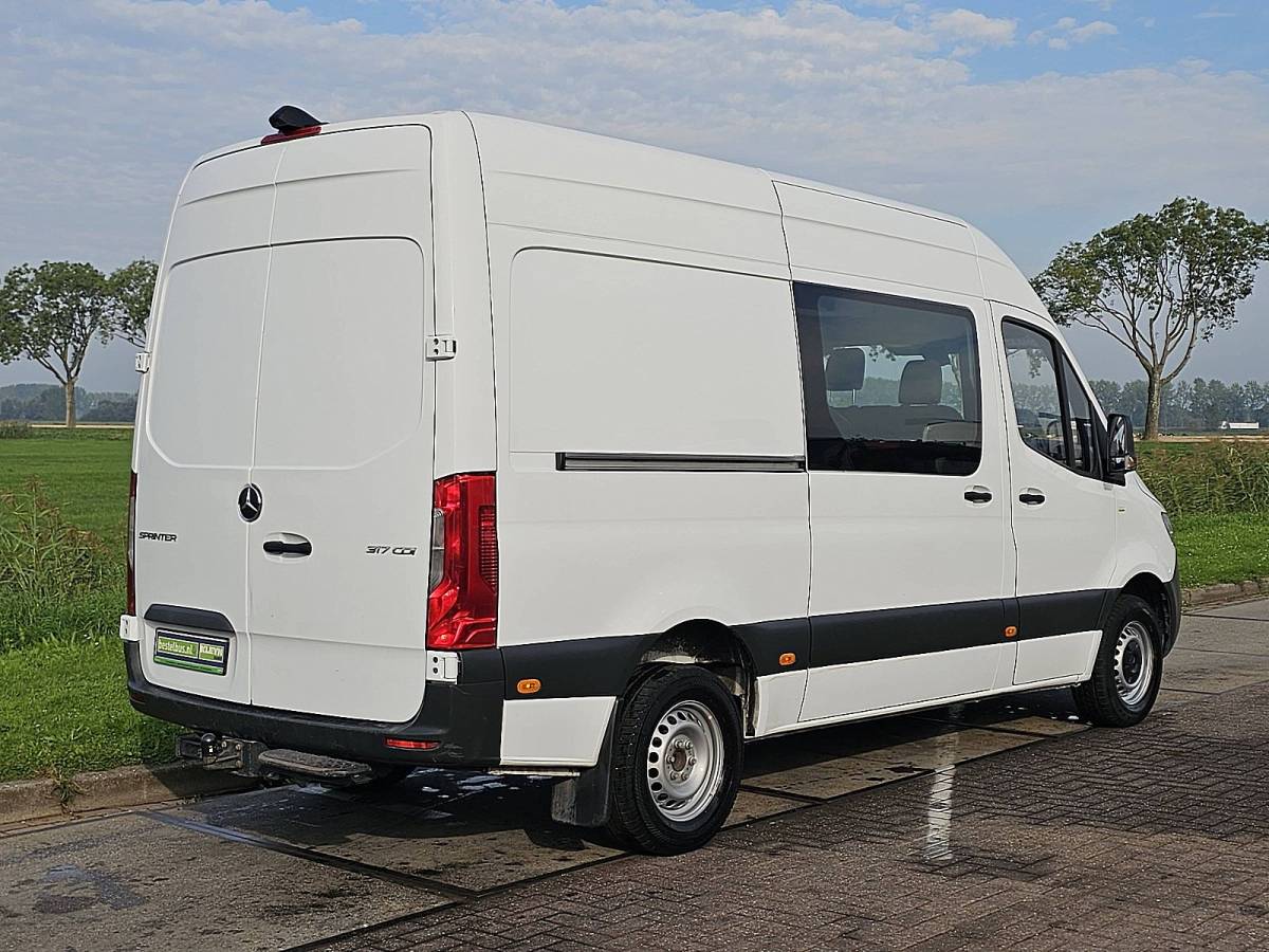Mercedes-Benz Sprinter MERCEDES-BENZ SPRINTER 317 L2H2 Dubbele Cabine Airco Mbux Automaat 3.5T-Trekhaak 170Pk Euro6 Camera!