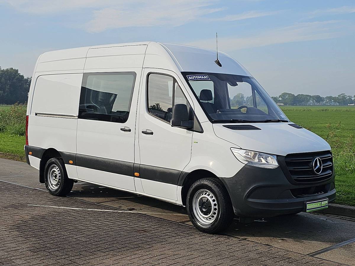 Mercedes-Benz Sprinter MERCEDES-BENZ SPRINTER 317 L2H2 Dubbele Cabine Airco Mbux Automaat 3.5T-Trekhaak 170Pk Euro6 Camera!