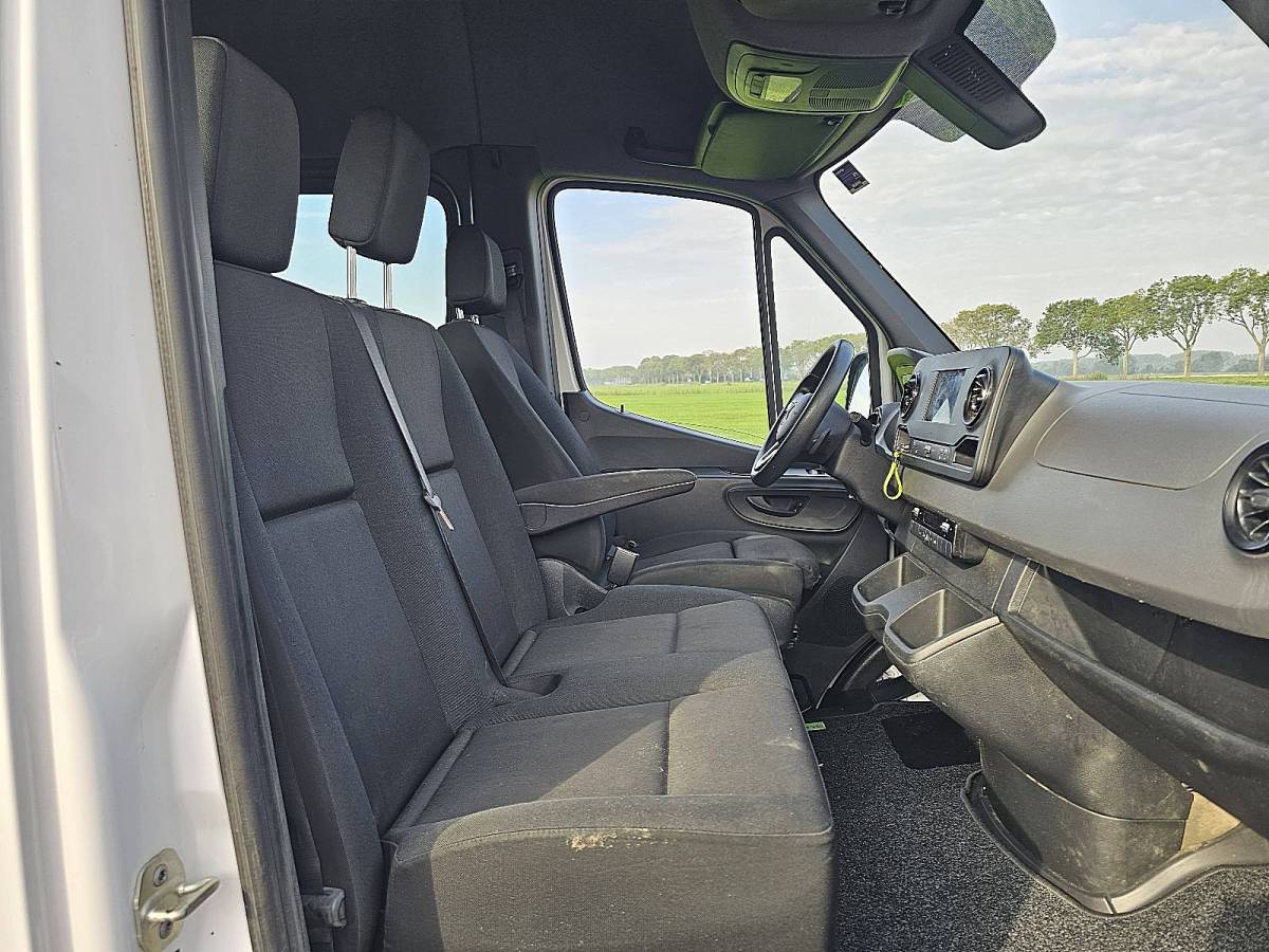 Mercedes-Benz Sprinter MERCEDES-BENZ SPRINTER 317 L2H2 Dubbele Cabine Airco Mbux Automaat 3.5T-Trekhaak 170Pk Euro6 Camera!